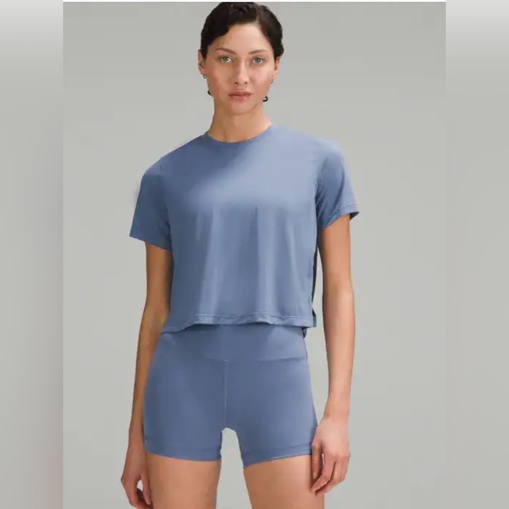 🌼Lululemon Ultralight Waist-Length T-Shirt Oasis Blue Size 4